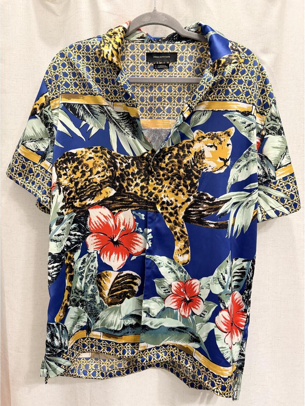 Urban Outfitters Blue Tropical Leopard Print Short Sleeve Button-Up Shirt M